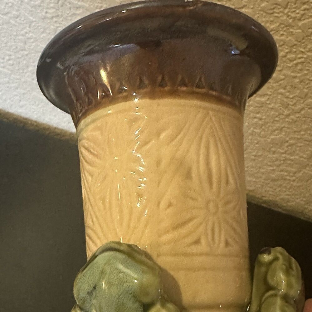 Green Tree Frogs Holding Ceramic Art Pottery Vase / Planter Brown Glaze Vintage - Picture 6 of 8
